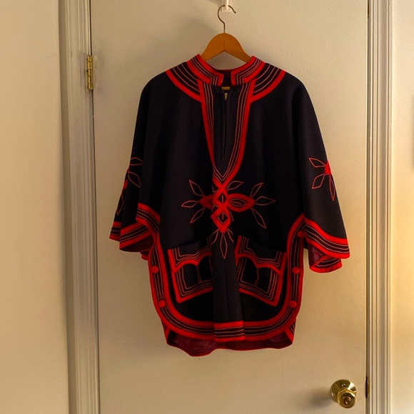 Magnificent Guatemalan Hand made cape, size M Navy and Red, lined. - Picture 1 of 6